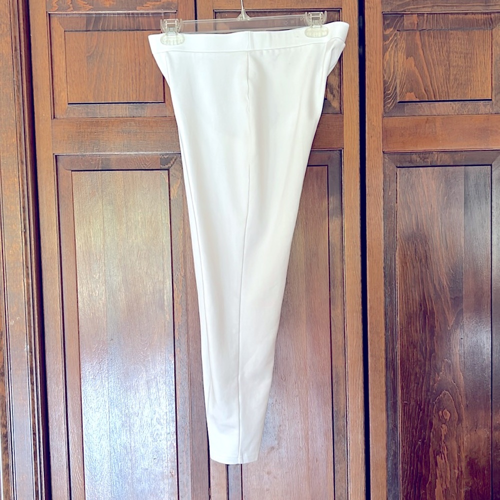 Chico’s white leggings, size 0 (6-8)